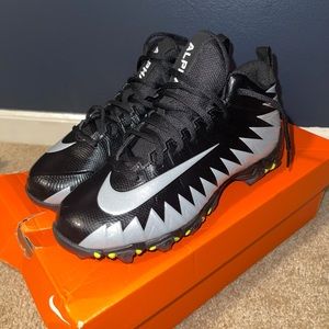 Nike 4.5Y football cleats